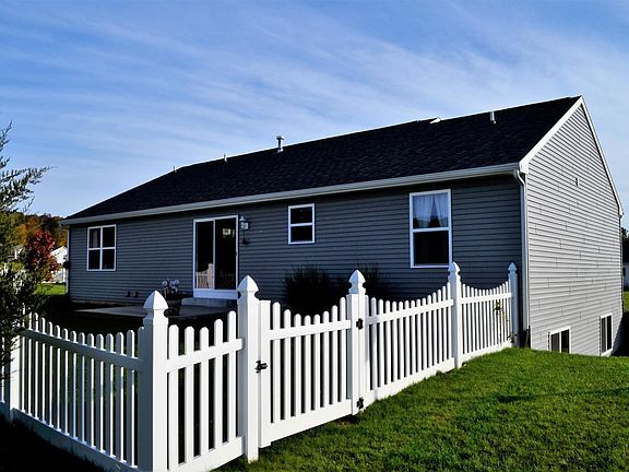 3rd image of 3263 Crimson Oak Ave