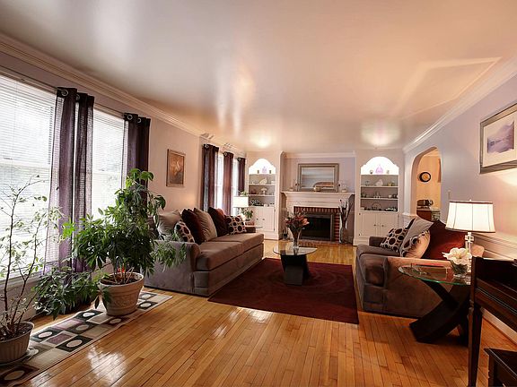 Light & Bright Living Room!