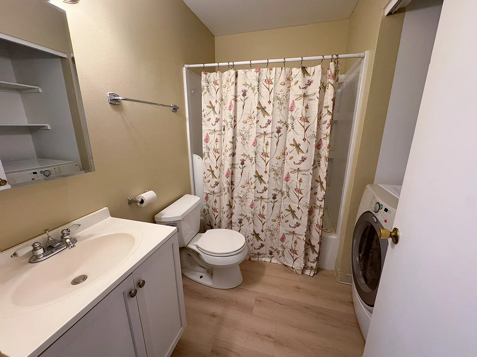2 bed, 822 sqft, $1,995 — Photo 2