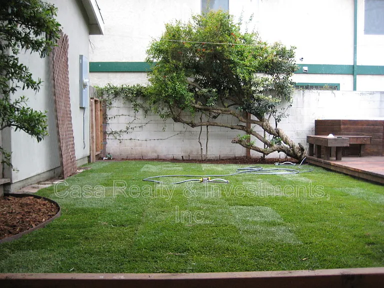823 Broadway St — Photo 4