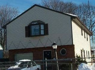 40 Carroll St, Roosevelt, NY 11575