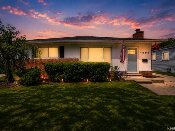 1582 Berkshire St, Westland, MI 48186