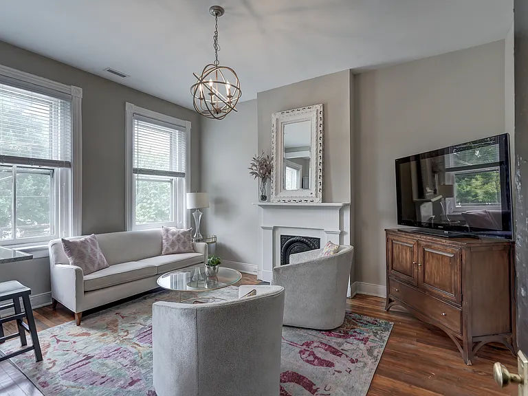2406 E Clay St — Photo 3