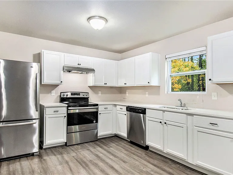 1048 Broken Ridge Dr — Photo 4