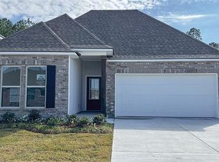 65740 Rouquette Dr, Lacombe, LA 70445