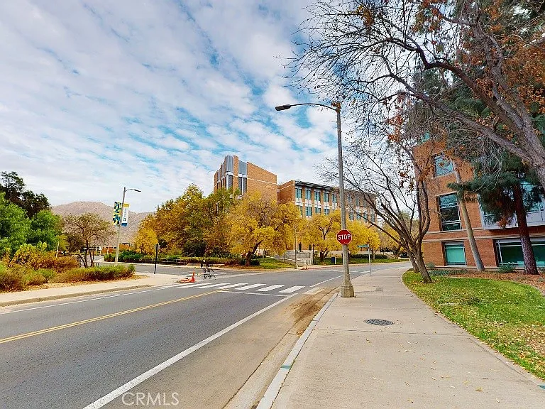 21084 Telegraph Rd — Photo 25