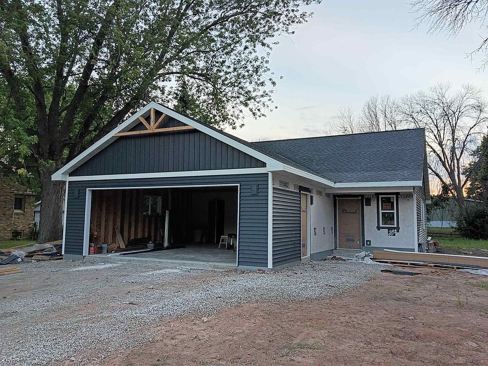 1st image of 936 Oneida St