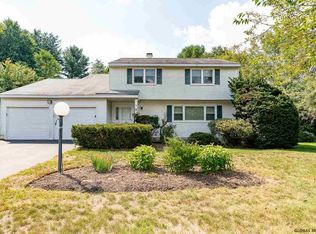 9 Liberty Ct, Glenmont, NY 12077