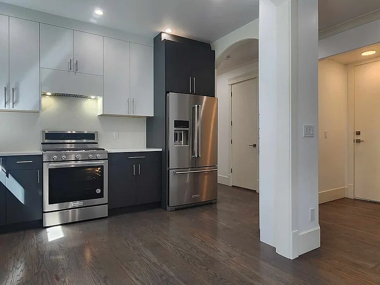 1129 N 33rd Pl — Photo 11