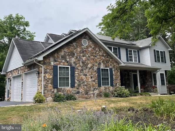 13040 Mattley Dr, Hagerstown, MD 21742