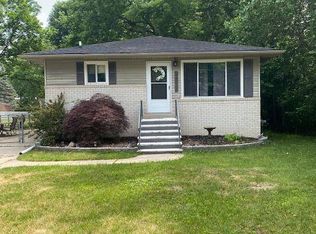 44064 Davis Dr, Utica, MI 48317