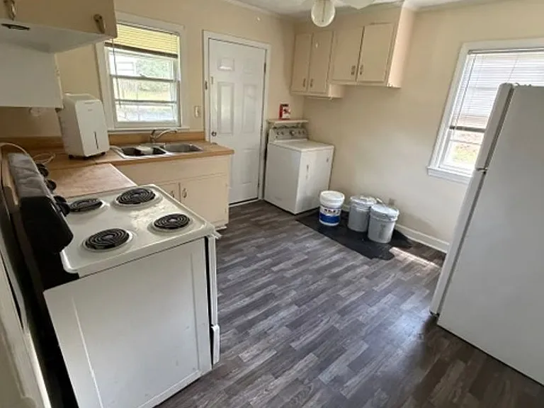 122 Cindy Dr — Photo 3