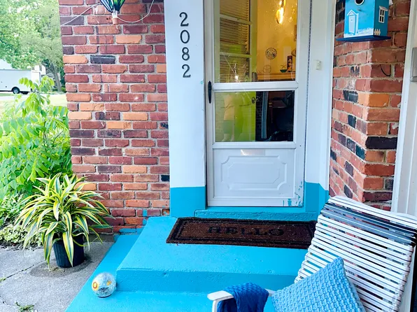 2082 Lakeshire Dr, West Bloomfield, MI 48323