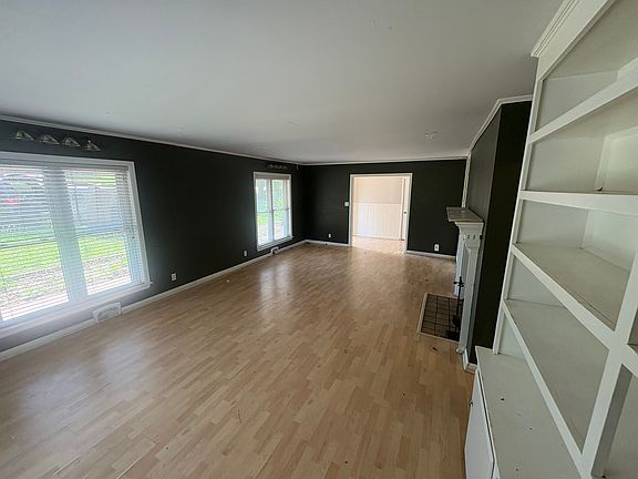 4th image of 1419 N Woolsey Ave
