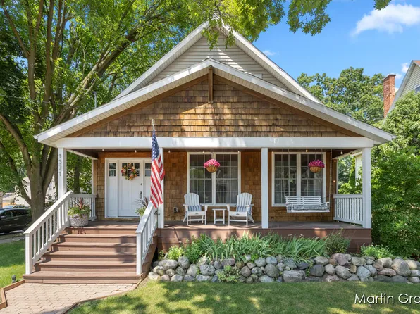 1571 Wealthy St SE, Grand Rapids, MI 49506