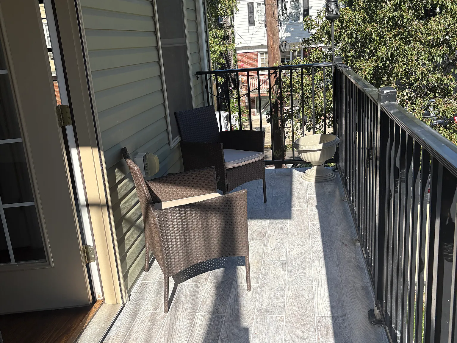 3 bed, $5,500 — Photo 2