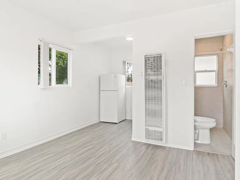 1414 Roosevelt Ave — Photo 5