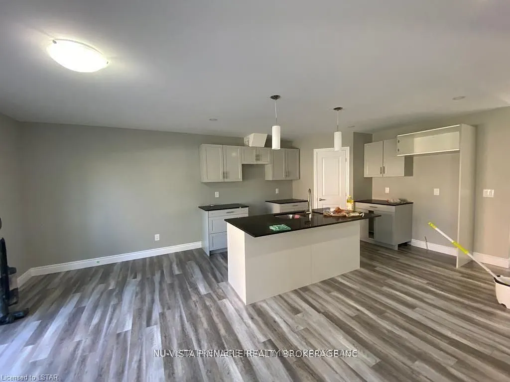 4 bed, $2,499 — Photo 4