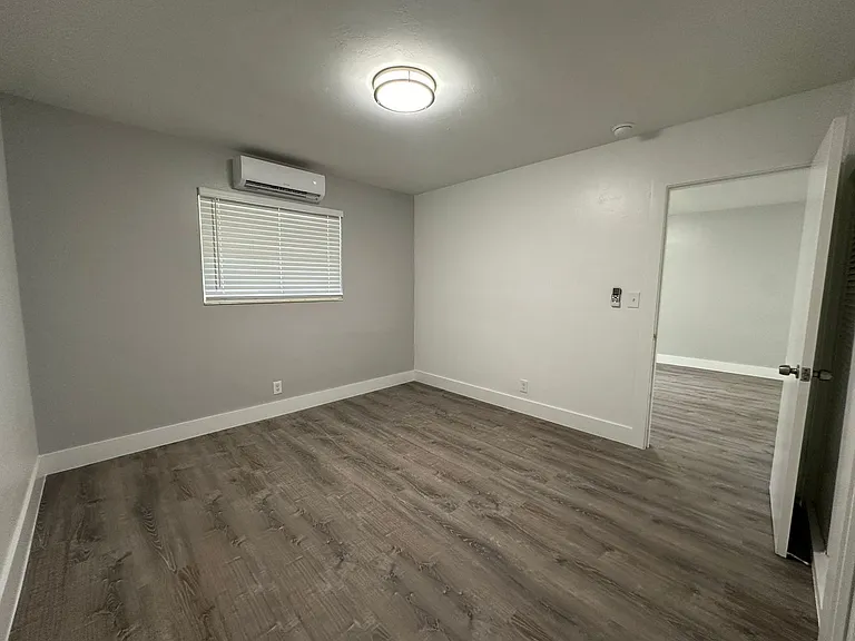 2221 Monroe St — Photo 17