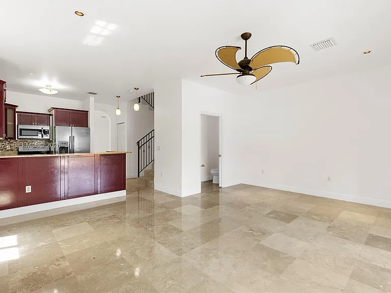 4023 SW 10th St #4023 — Photo 9