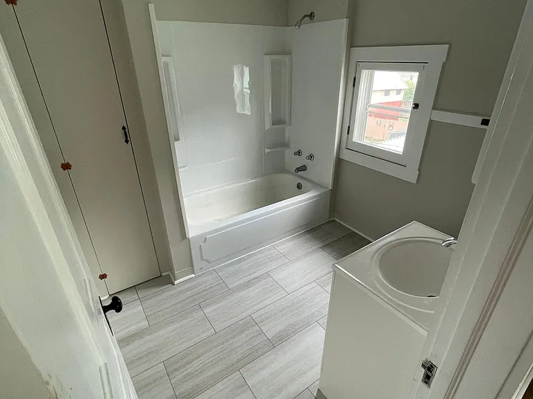 264 1/2 Woods Ave — Photo 11