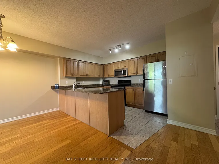 47 Caroline St N #402 — Photo 3