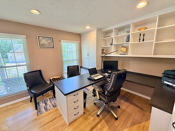 5th image of 9840 Deering St