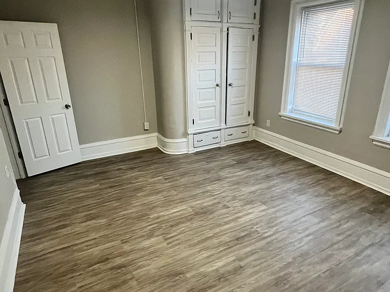 1726 Memorial Ave — Photo 9
