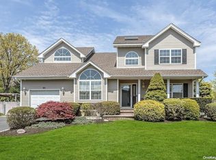 20 Long House Way, Commack, NY 11725