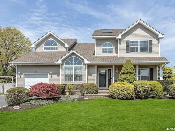20 Long House Way, Commack, NY 11725