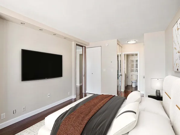 300 East 93rd Street image 9 of 23