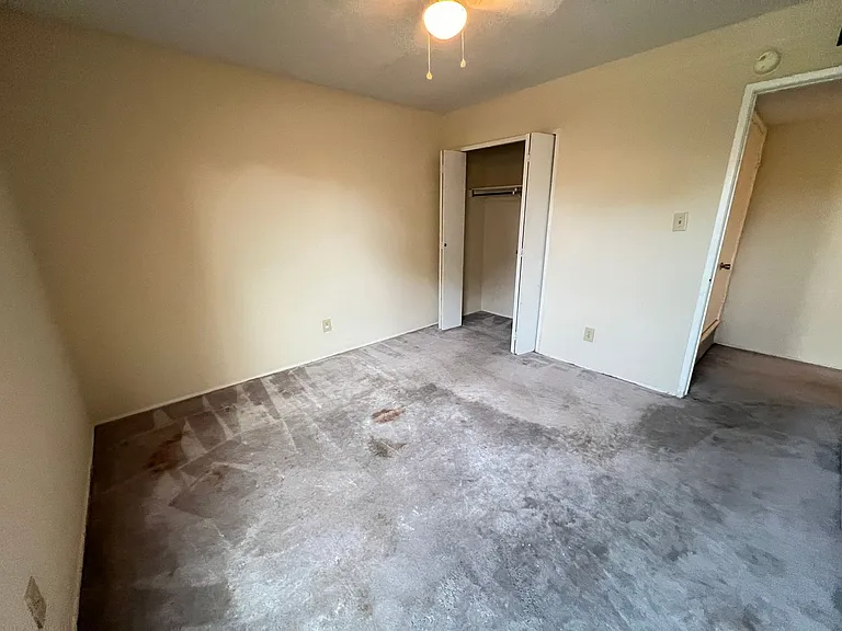 2107 Victoria Rd — Photo 31