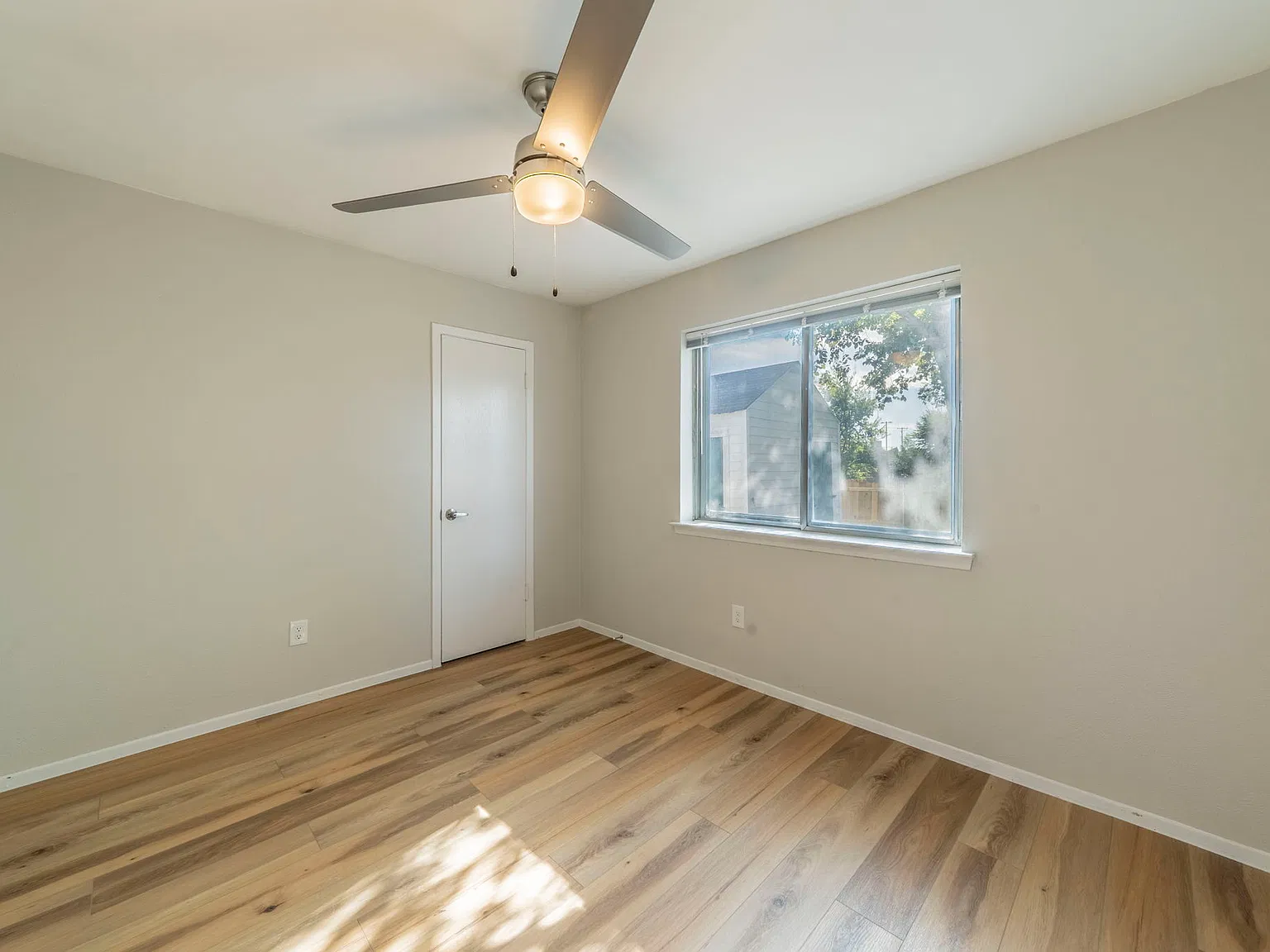 3 bed, 1272 sqft, $1,995 — Photo 3