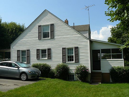 2nd image of 325 Pierce Ave