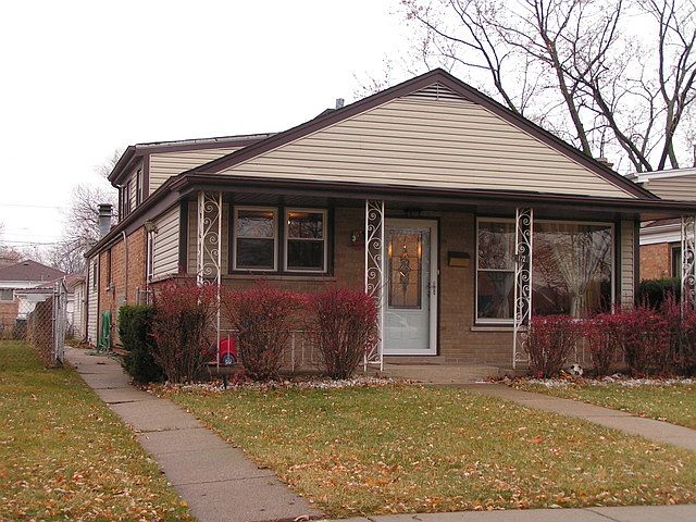 1st image of 122 Eastern Ave
