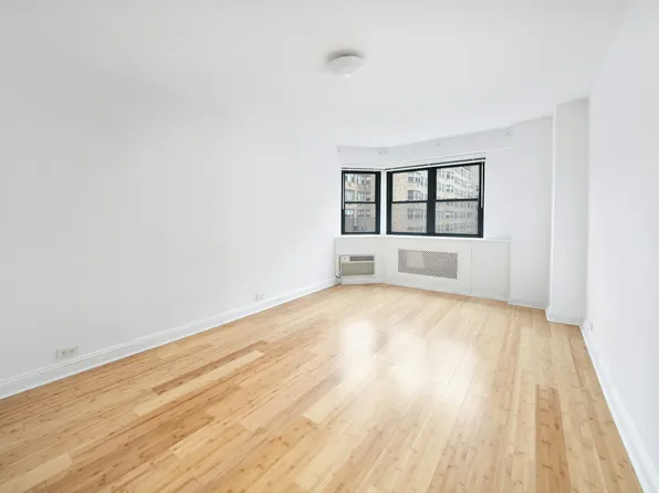 176 East 77th Street 8L image 3 of 4