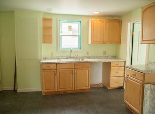 41 Walnut St, Putnam, CT 06260