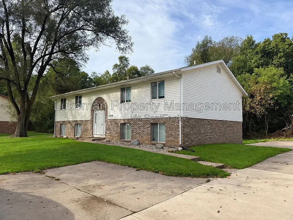 1329 Huntington Ave #3