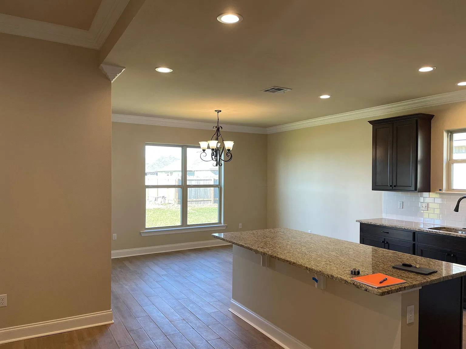 4 bed, 2204 sqft, $3,200 — Photo 3