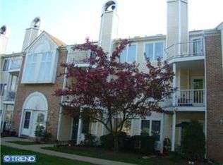 12 Michelle Ct, Levittown, PA 19057