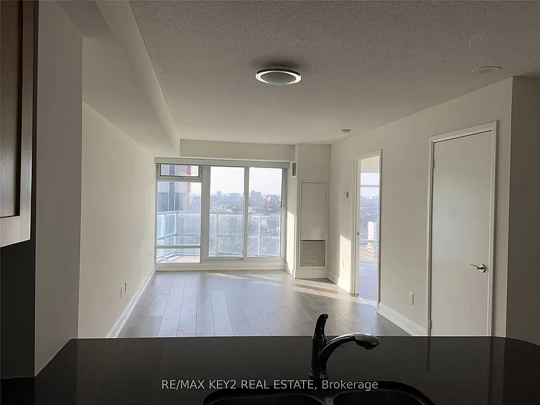 2181 Yonge St #2307 — Photo 8