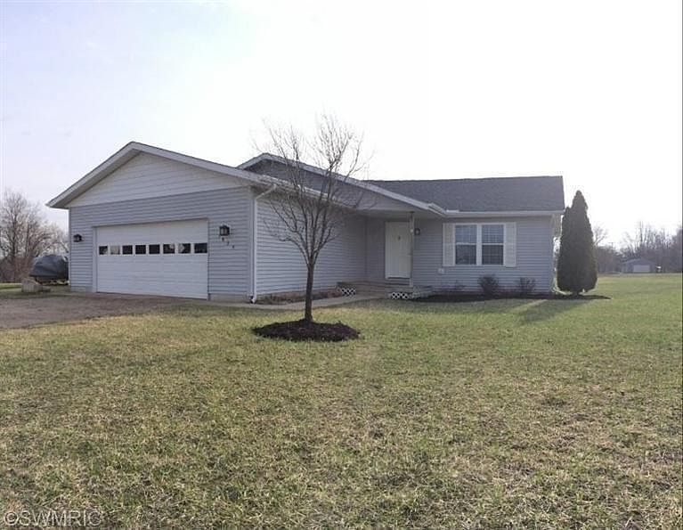 1st image of 1935 Helens Dr