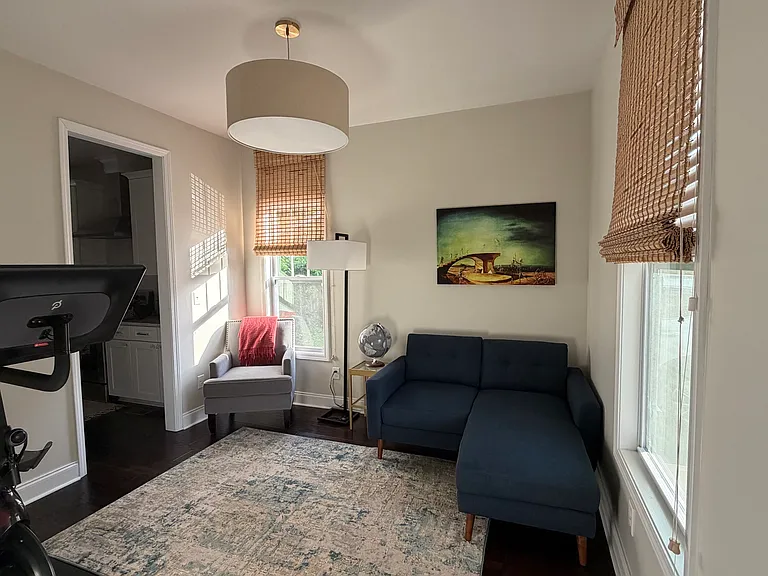 256 Bassett Ave — Photo 6