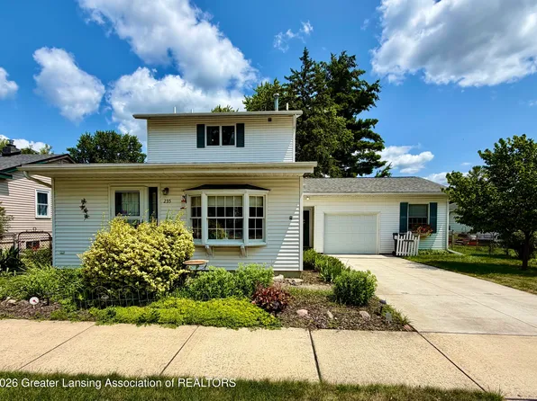 235 S Benjamin St, Fowlerville, MI 48836