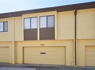 1050 Hampton Ridge Dr, Akron, OH 44313