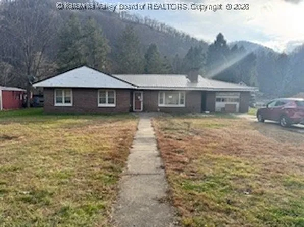 6026 Pond Fork Rd, Madison, WV 25130