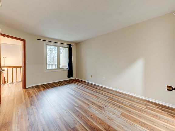 4th image of 17 Little Oak Ln Unit 17