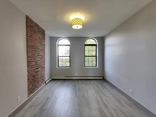 Rented by Signature Property Realty | media 2