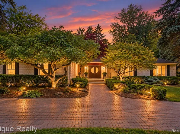 2844 Severn Ln, Bloomfield Hills, MI 48304