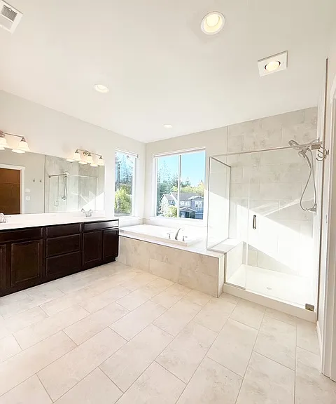 2441 NE Redford St — Photo 43